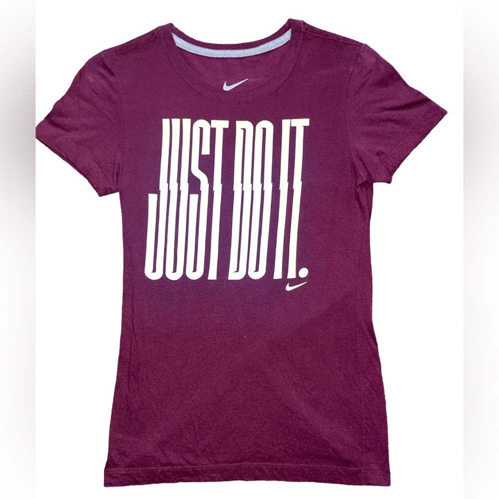 NIKE Tee